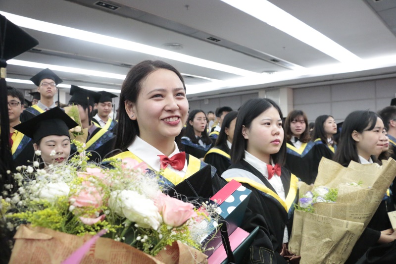 新葡的京集团88142016届本科生毕业典礼暨授位仪式隆重举行