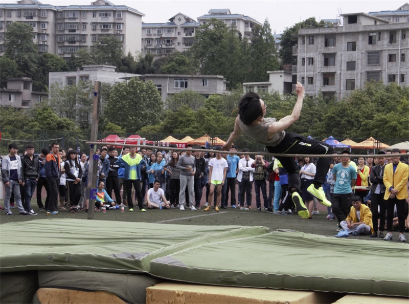 新葡的京集团8814运动代表团参加我校第三十八届运动会