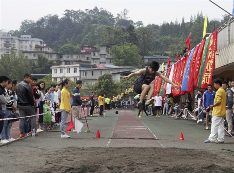 新葡的京集团8814运动代表团参加我校第三十八届运动会