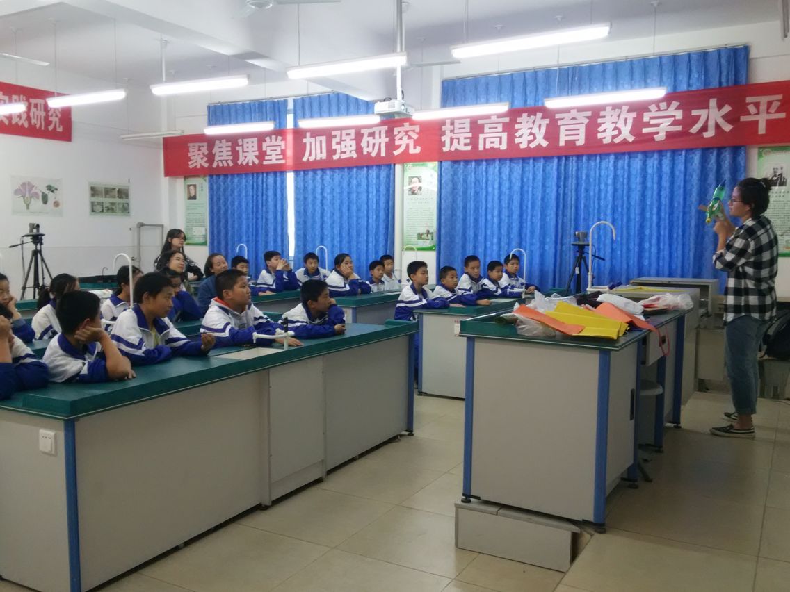 展科学思想 化雏鹰翅膀 ——新葡的京集团8814和盛中学科技助学活动