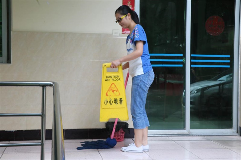 公益在心中，你我在行动——新葡的京集团8814青年先锋队暑假社会实践养老院献爱心活动第一天