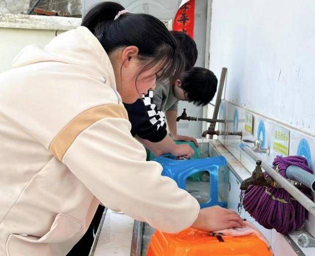 弘扬雷锋精神，塑造时代新风 —谈球吧体育“微笑”志愿队开展志愿活动
