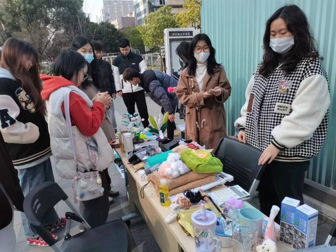 弘扬雷锋精神，塑造时代新风 —谈球吧体育“微笑”志愿队开展志愿活动