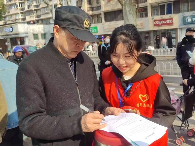弘扬雷锋精神，塑造时代新风 —谈球吧体育“微笑”志愿队开展志愿活动
