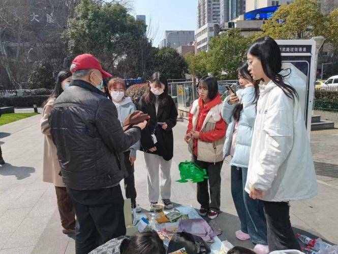 弘扬雷锋精神，塑造时代新风 —谈球吧体育“微笑”志愿队开展志愿活动