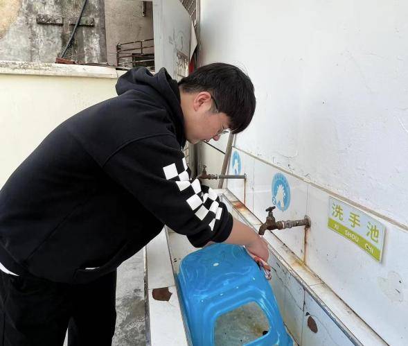 弘扬雷锋精神，塑造时代新风 —谈球吧体育“微笑”志愿队开展志愿活动