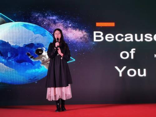 点击图片翻到下一页>> “英”你精彩 “语”你同唱